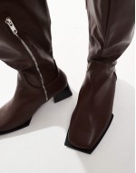 ‌Stylish Elixir knee boots with square toe in brown