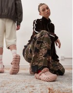 Unisex Echo clogs in pink clay