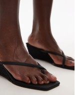 Hannah wedge heel in black