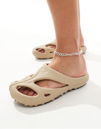 Shanti sandals in beige